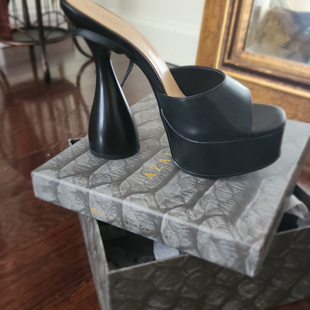 Sleek Black Platform Shoes with Chunky Heel